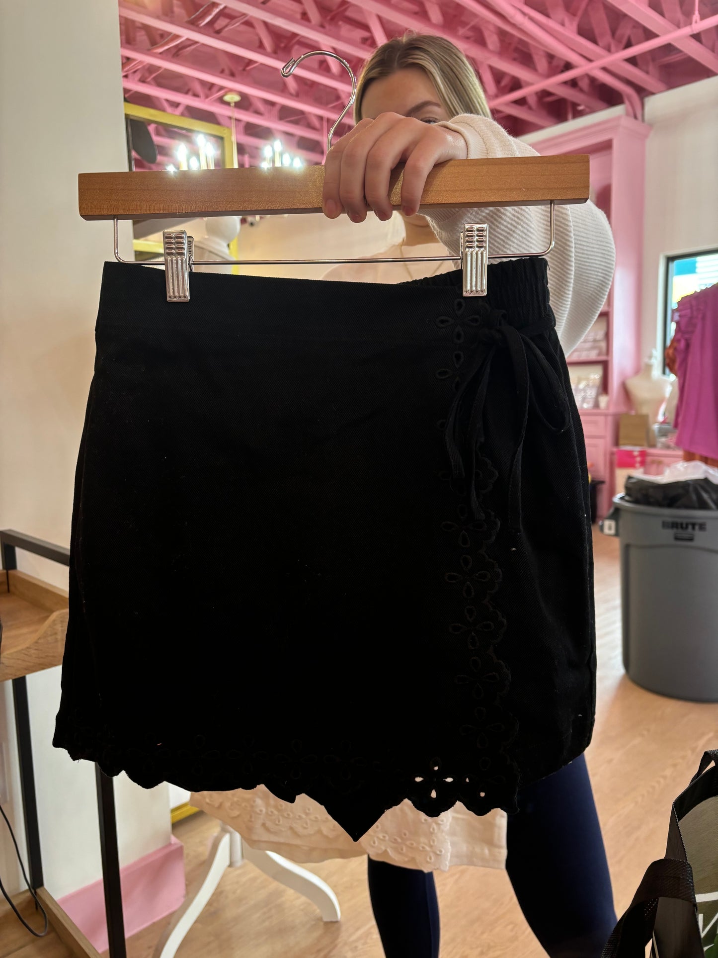 Off The Market Skort - Black